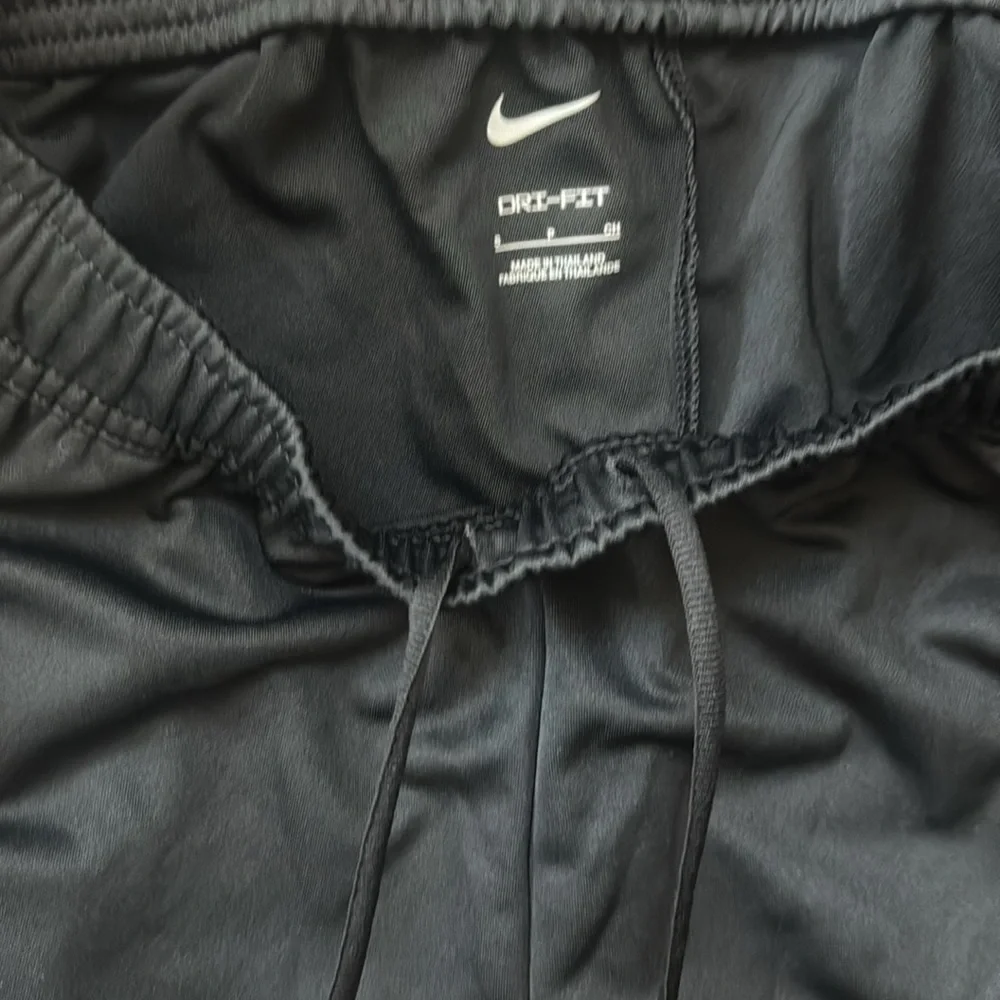 Nike Dri Fit Black Track Pants Sleek Athletic Fit Women’s Small